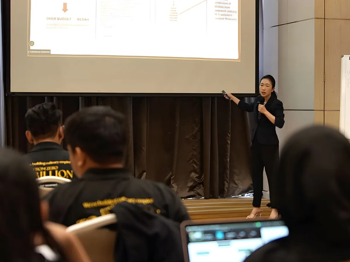 Bu Angie menyampaikan materi workshop