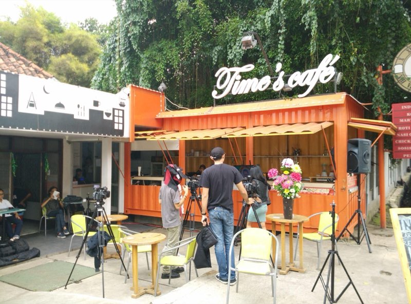 Time's Cafe — liputan media di lokasi resto