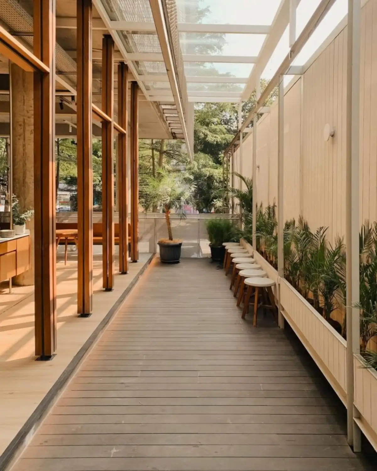Restaurant dining